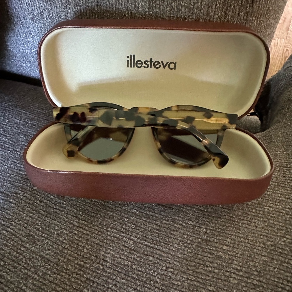 Illesteva Brown Tortoiseshell Sunglasses